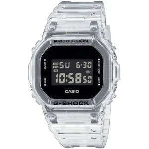 Ρολόι CASIO DW-5600SKE-7ER G Shock με ψηφιακό καντράν και λευκό καουτσούκ λουράκι.